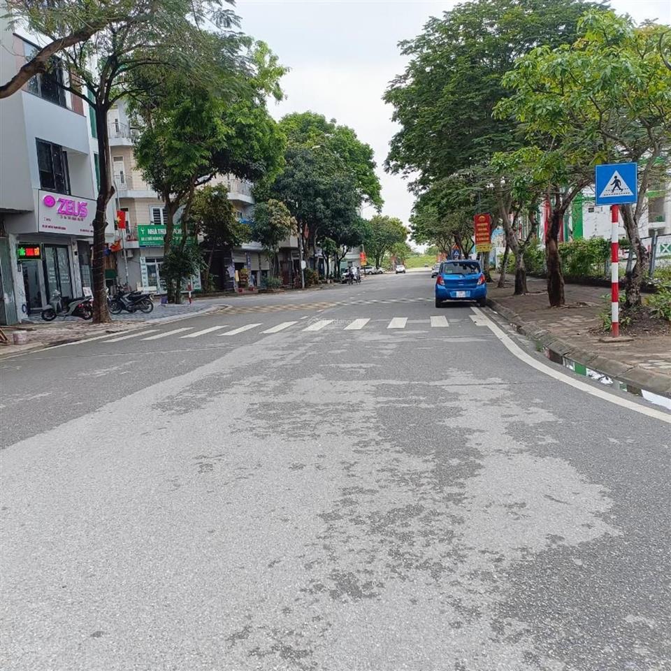 Bán nhà phân lô phạm khắc quảng 75m² mt 5m 6 tầng thang máy vỉa hè ô tô tránh giá 23,2 tỷ .