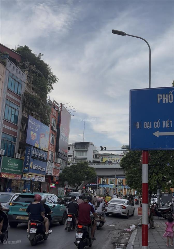 Nhà mặt phố giá trong ngõ, 65m2, 3 tầng. vị trí gần ngã tư lò đúc  trần khát chân. giá 21 tỷ