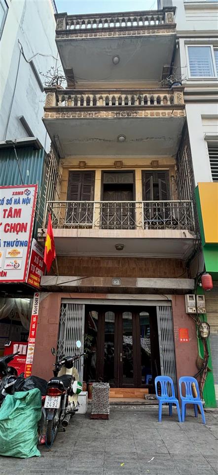 Nhà mặt phố giá trong ngõ, 65m2, 3 tầng. vị trí gần ngã tư lò đúc  trần khát chân. giá 21 tỷ