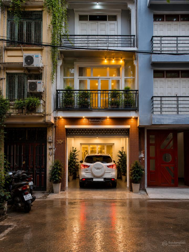 80m  6 tầng  thang máy  ô tô vào nhà. chỉ nhỉnh 19 tỷ tại khu phố nguyễn văn cừ, dân trí cao