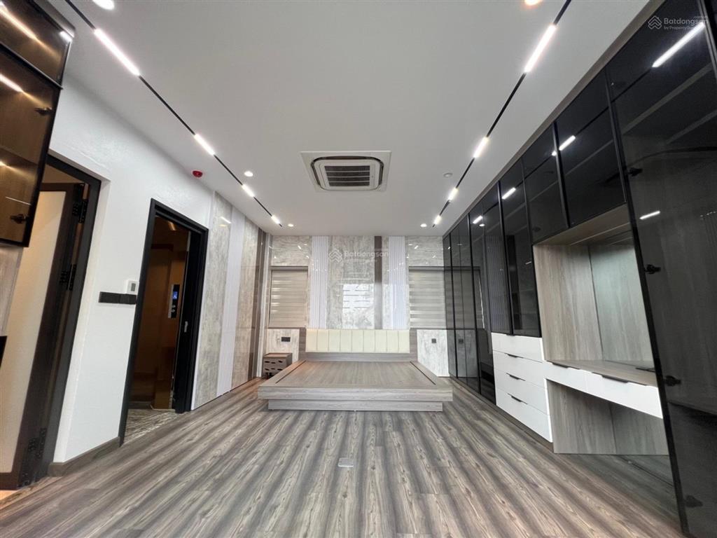 Siêu phẩm ngọc lâm  long biên, 60m x 7 tầng, thang máy, 10m ra phố, nhà mới cực đẹp, giá 14,8 tỷ