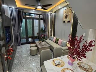 Nhà 2 tầng đẹp lung linh khu vực trung tâm hải châu.. kiệt hoàng diệu..dt 60m2.. ngang 4m..