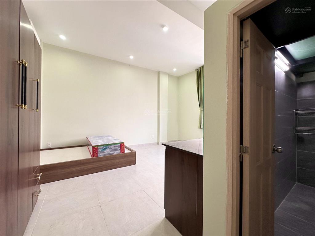 Studio ban công full nội thất, thang máy, hầm xe bảo vệ, ngay hoàng hoa thám, sân bay nhà ga t3