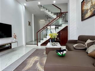 5 tỷ hơn xíu  nhà 3 tầng đường lò lu. full nội thất đẹp, kế khu công nghệ cao, vinhome quận 9