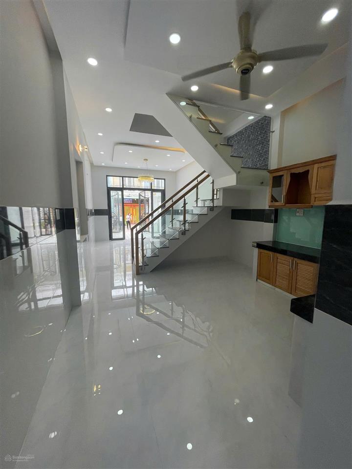 Bán gấp nhà 1 trệt 1 lầu  1 tỷ 230  80m2 ngay bx miền tây, bình chánh