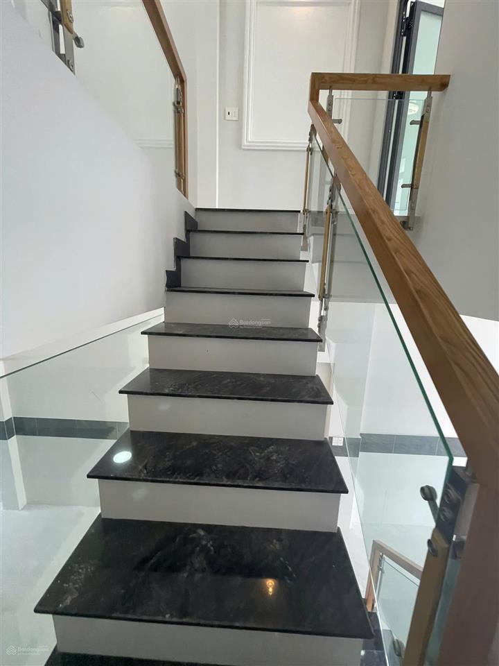 Bán gấp nhà 1 trệt 1 lầu  1 tỷ 230  80m2 ngay bx miền tây, bình chánh