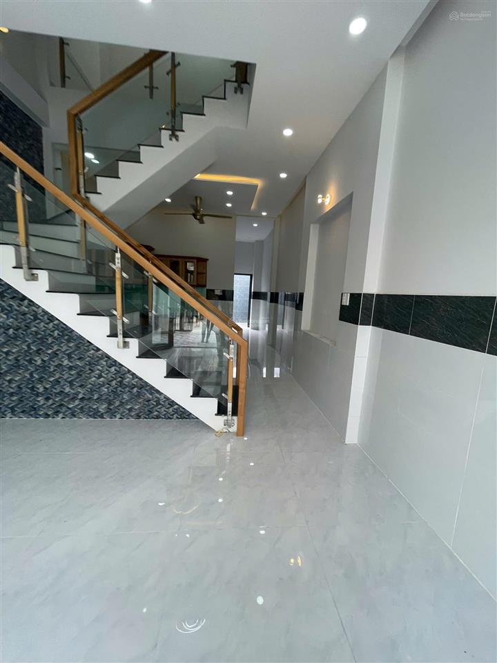Bán gấp nhà 1 trệt 1 lầu  1 tỷ 230  80m2 ngay bx miền tây, bình chánh