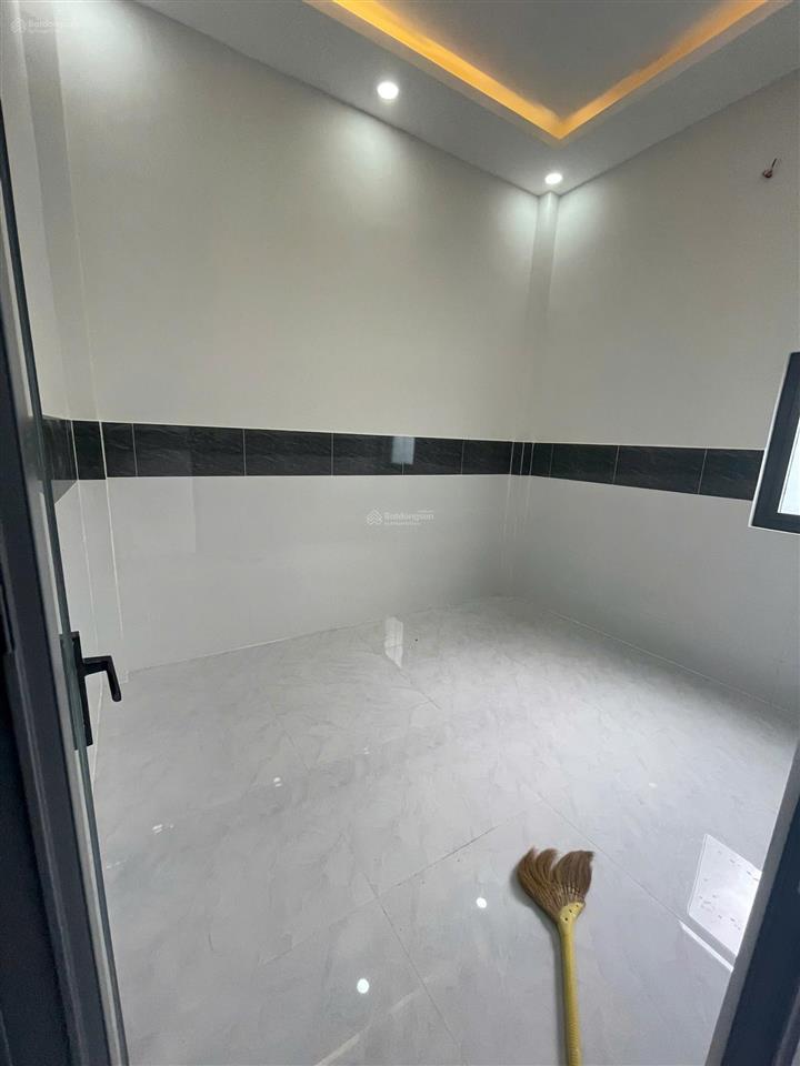 Bán gấp nhà 1 trệt 1 lầu  1 tỷ 230  80m2 ngay bx miền tây, bình chánh