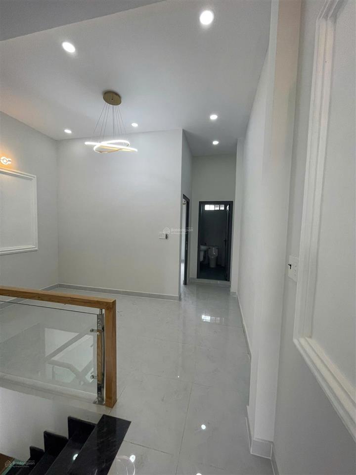 Bán gấp nhà 1 trệt 1 lầu  1 tỷ 230  80m2 ngay bx miền tây, bình chánh