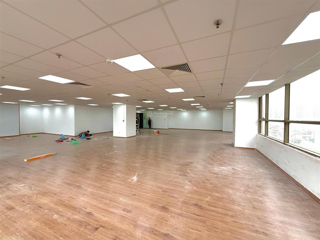 Chính chủ cho thuê văn phòng tại 131 trần phú  lô góc  full view kính cực thoáng  300m giá 60tr