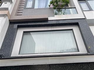 Nhà đẹp  giá tốt ở ngay, đường 8m hoàng hoa thám (4,6x12m)  5 tầng cứng cáp, xe hơi đỗ trong nhà.