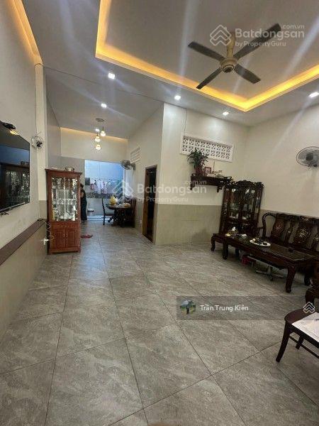 Bán đất tặng nhà 2 tầng (5,2x20m) hxh ung văn khiêm  đối diện đh hutech tiện kinh doanh đa mô hình