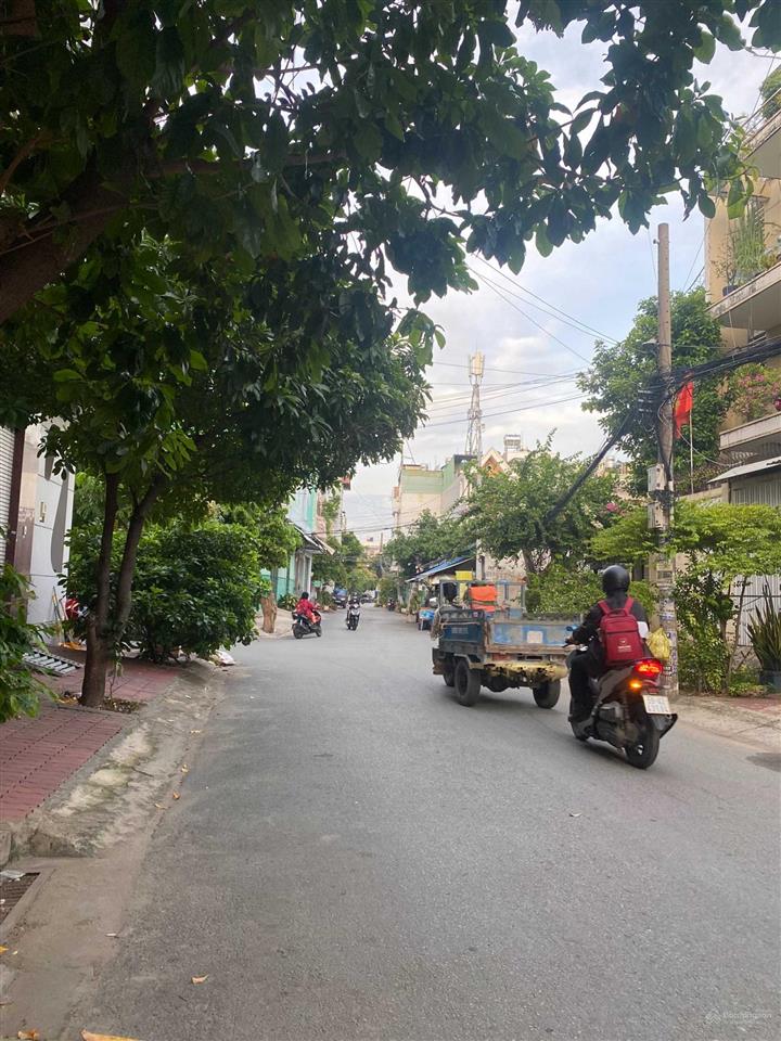 Bán lô đất mặt tiền siêu đẹp cách đại học văn lang chỉ 100m  4.2x24m, giá chỉ 11.5 tỷ tl