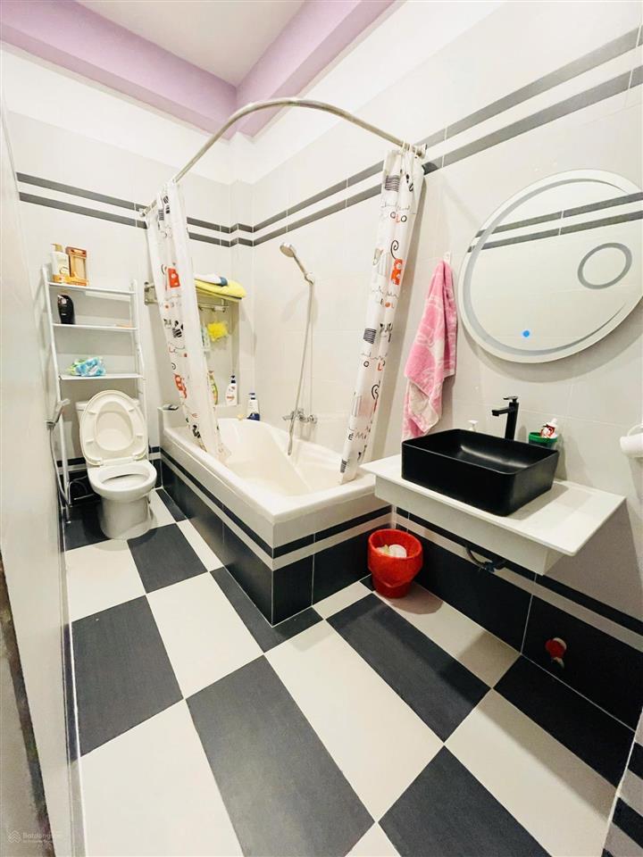 Hoàng hoa thám  36m2  5 tầng btct  6pn  hẻm 4m thông thoáng  nhà mới ở ngay