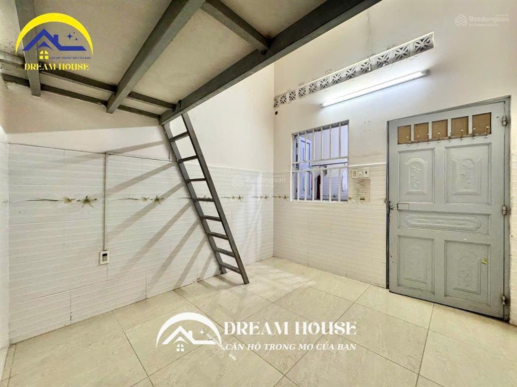 Phòng trọ đi bộ qua hẻm cao 1m8