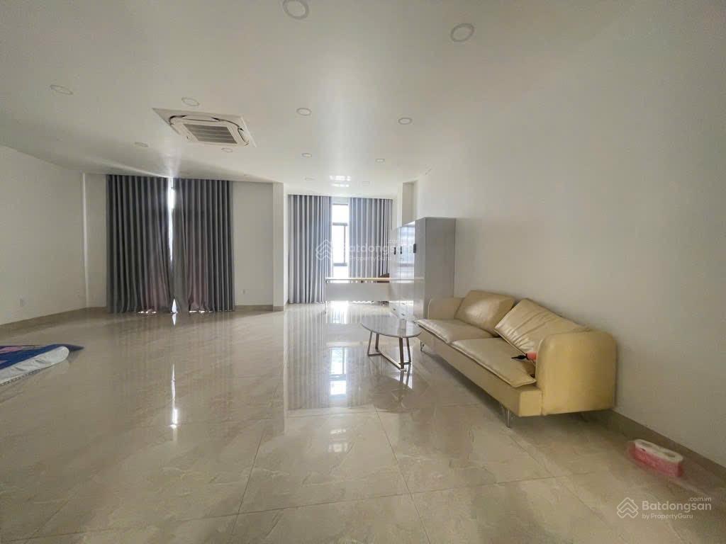 Mặt tiền nguyễn văn nguyễn quận 1  có thang máy  dòng tiền 700tr/năm