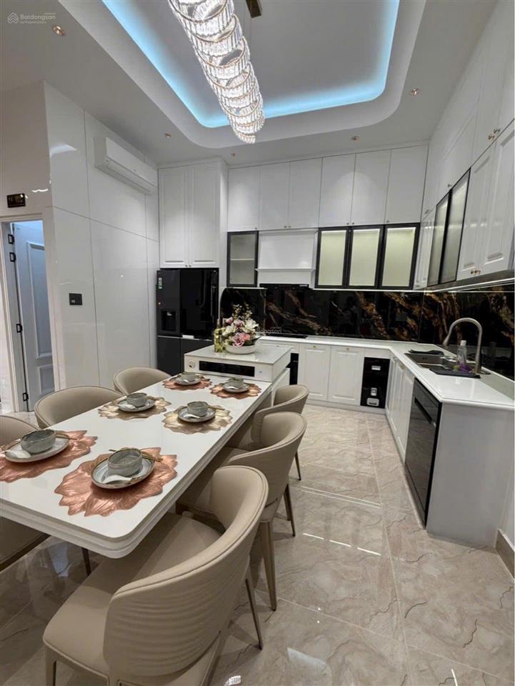 Nhà thiết kế luxury phạm viết chánh quận 1  vừa ở vừa kinh doanh tốt