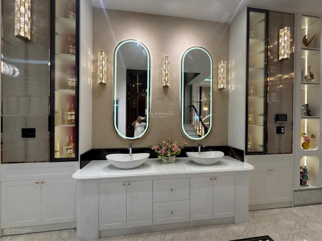 Nhà thiết kế luxury phạm viết chánh quận 1  vừa ở vừa kinh doanh tốt