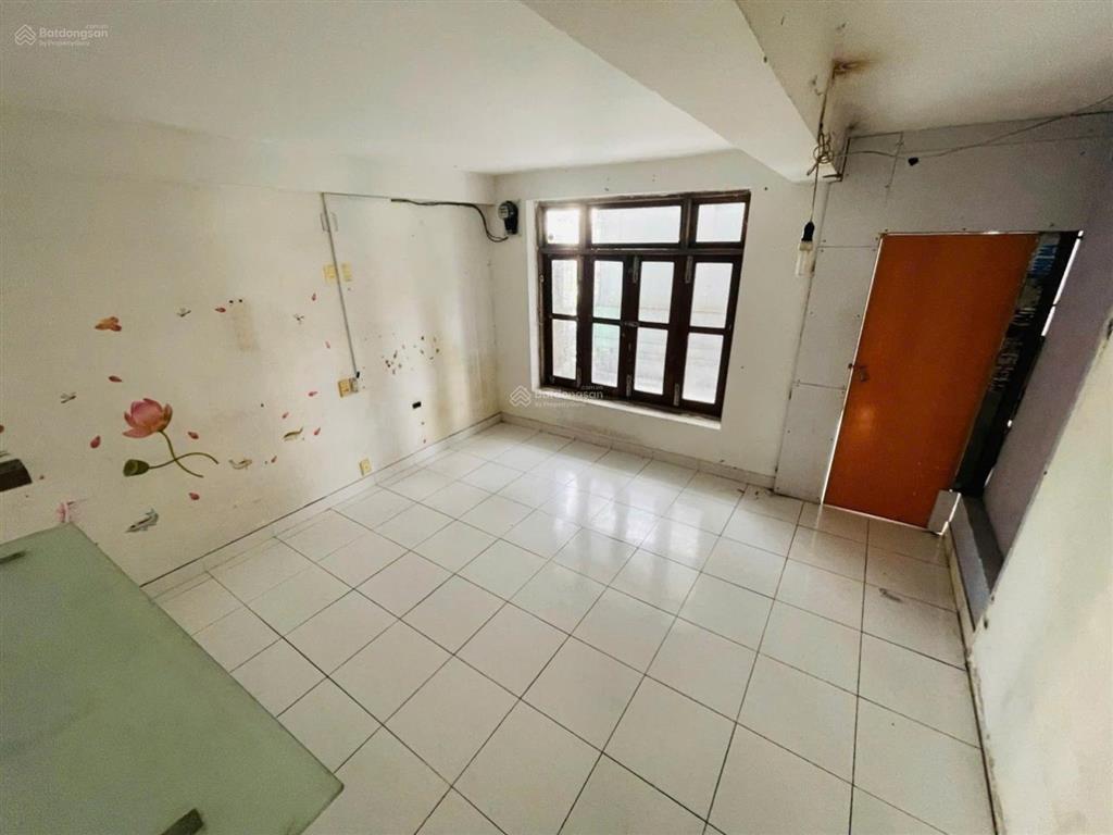 Mặt tiền võ văn kiệt quận 1  khai thác thu nhập tốt