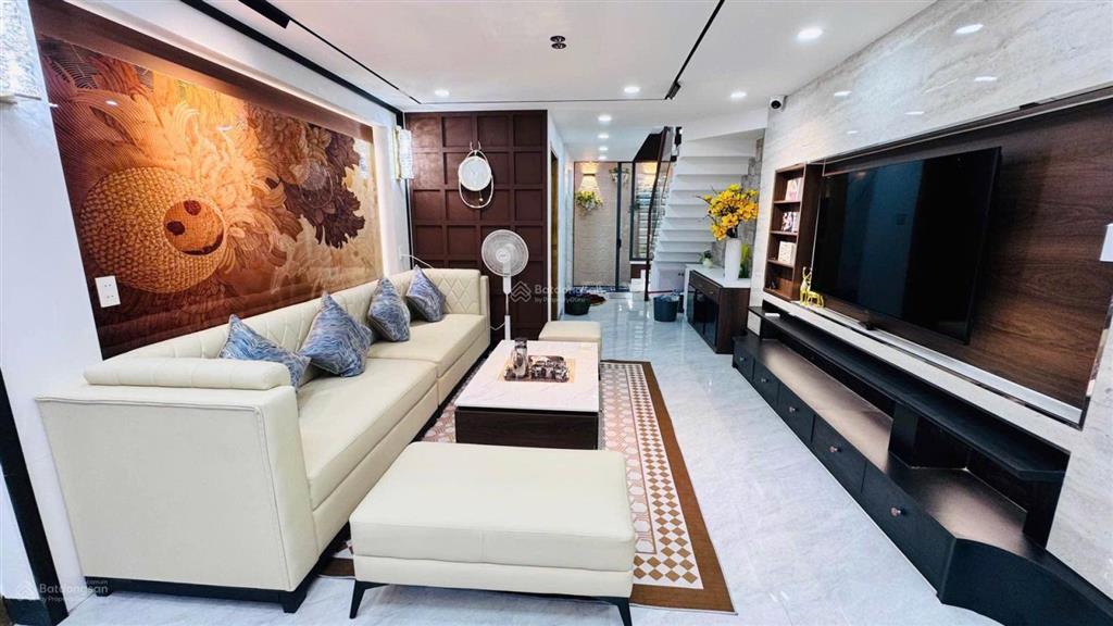 Mặt tiền trần khắc chân q1  5 sàn vuông vức  dòng tiền 600tr/năm