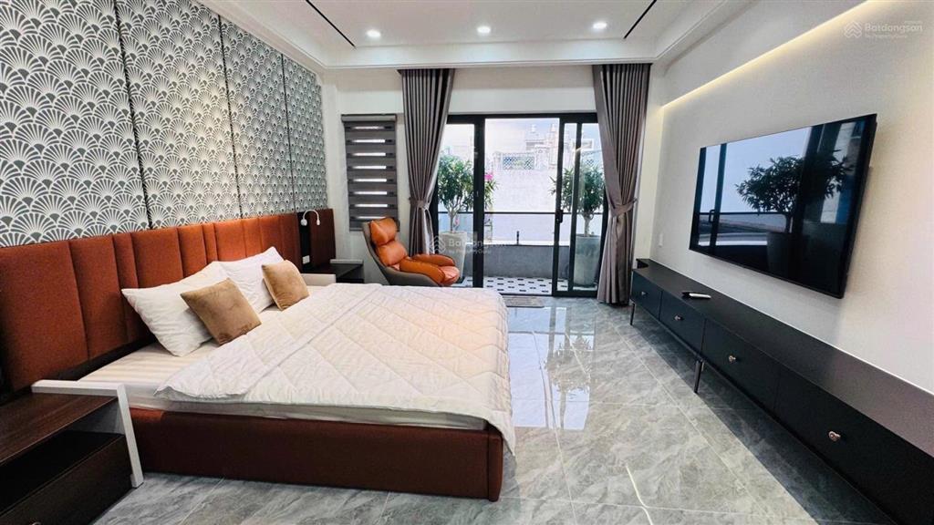 Mặt tiền trần khắc chân q1  5 sàn vuông vức  dòng tiền 600tr/năm