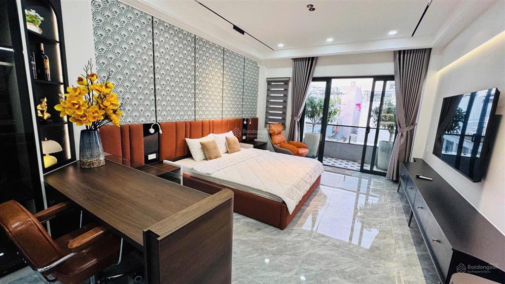 Mặt tiền trần khắc chân q1  5 sàn vuông vức  dòng tiền 600tr/năm