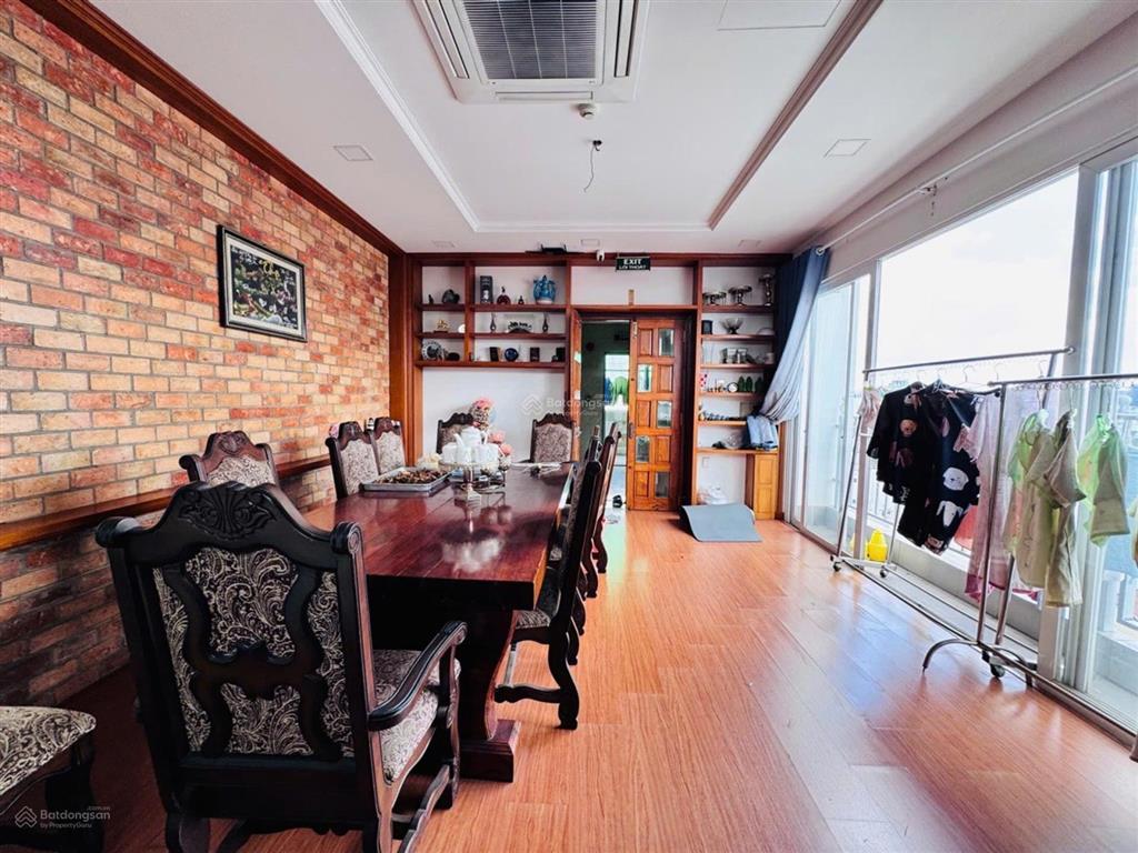 Mặt tiền quận 1 có thang máy  thu nhập tốt hàng năm