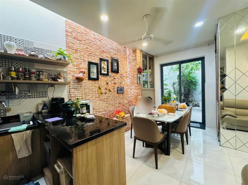 Ngộp! mặt tiền trần khánh dư quận 1  dòng tiền 800tr/năm