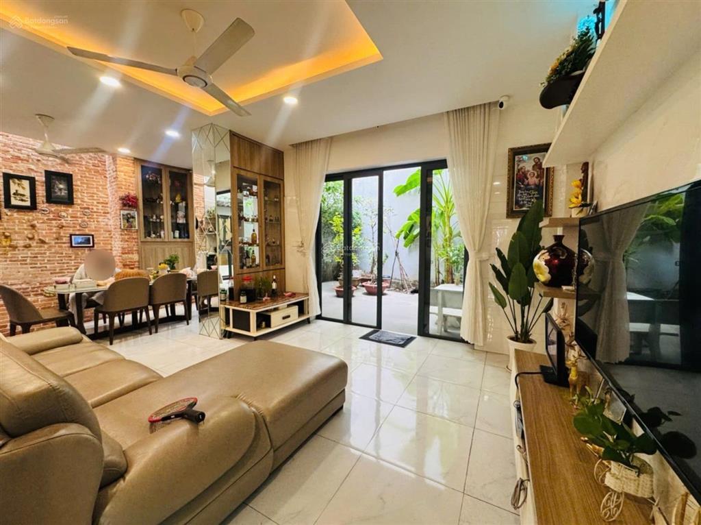 Ngộp! mặt tiền trần khánh dư quận 1  dòng tiền 800tr/năm