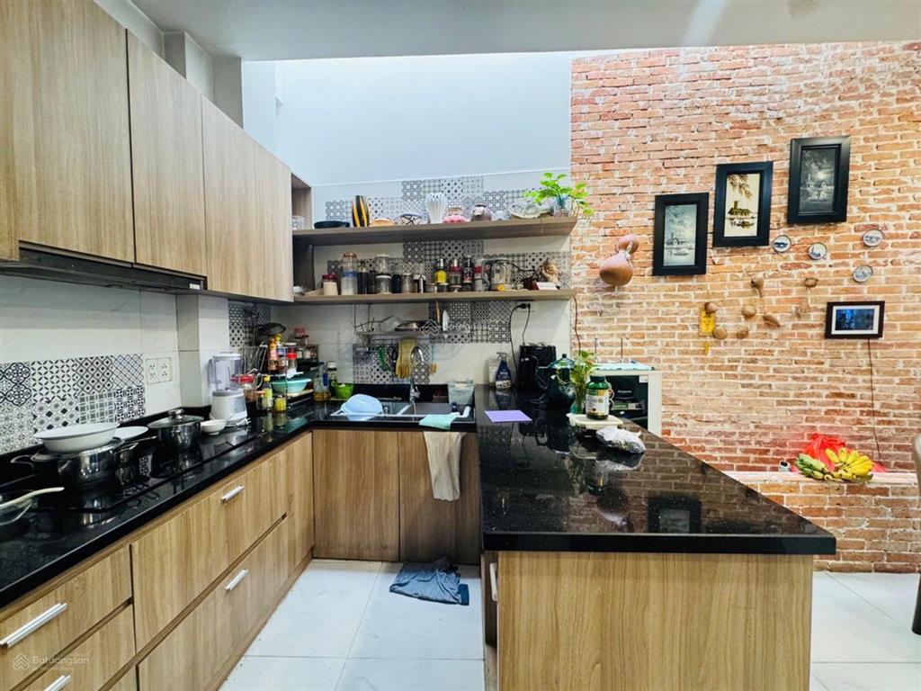 Ngộp! mặt tiền trần khánh dư quận 1  dòng tiền 800tr/năm