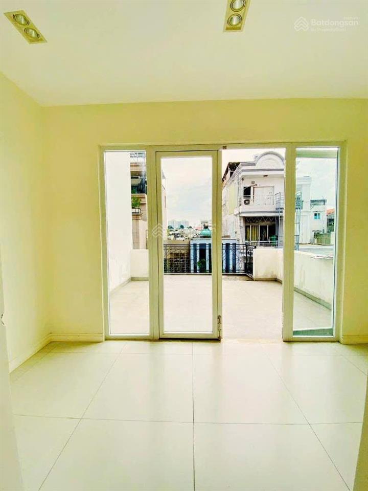 Căn góc 3 mặt tiền phan văn trường quận 1  dòng tiền 1,2 tỷ/năm
