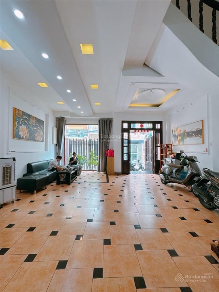 Nhà trần hưng đạo quận 1  xe tải đỗ cửa  ngang 6,5m