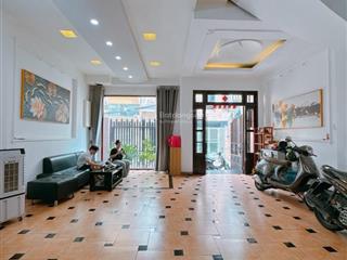 Nhà trần hưng đạo quận 1  xe tải đỗ cửa  ngang 6,5m