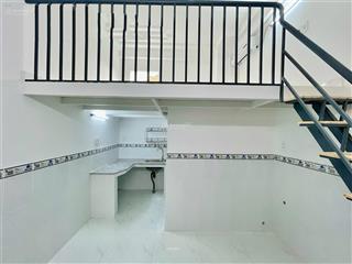 Duplex 2 cửa sổ trời siêu thoáng gác cao đứng tiện di chuyển q3
