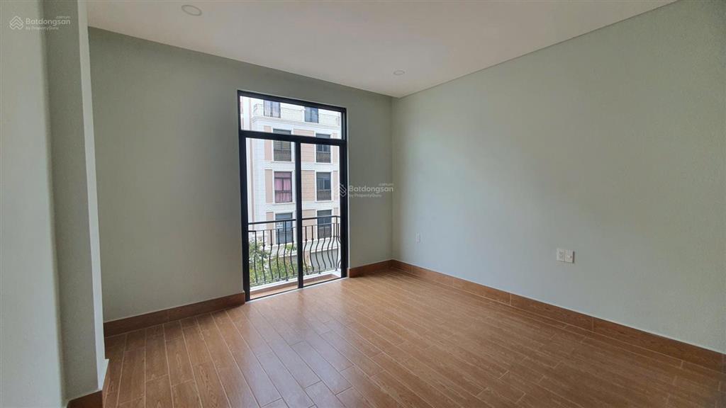 Nhà mới giá tốt, hoàn thiện cao cấp dtxd đến 279m2, có máy lạnh, bếp. giá tốt nhất