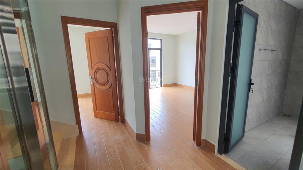 Nhà mới giá tốt, hoàn thiện cao cấp dtxd đến 279m2, có máy lạnh, bếp. giá tốt nhất