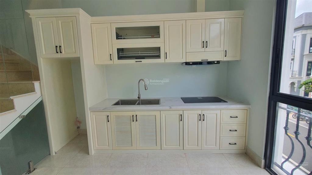 Nhà mới giá tốt, hoàn thiện cao cấp dtxd đến 279m2, có máy lạnh, bếp. giá tốt nhất