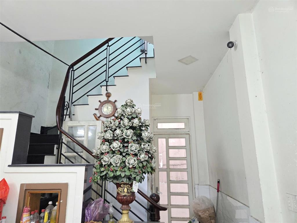 Bán nhà hẻm 6m ngay aeon đường số 8 dt 4m x 16m đúc 3 lầu 4 pn, 4 wc, nhà đúc chắc chắn vào ở liền