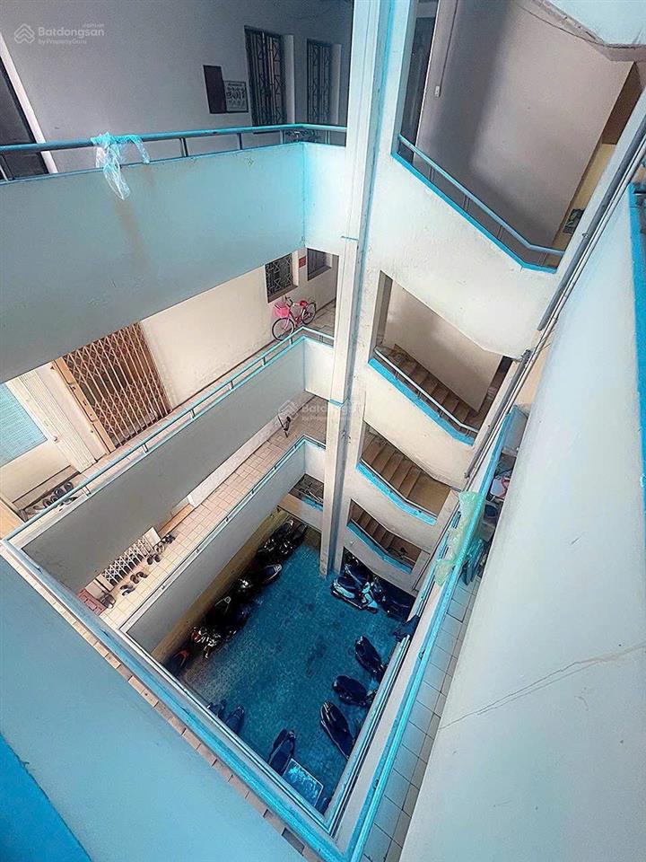 Bán chung cư lầu 3, hẻm 63 gò dầu , 58m2 có thang máy, ko phí quản lý , giá 2.67 tỷ bớt lộc