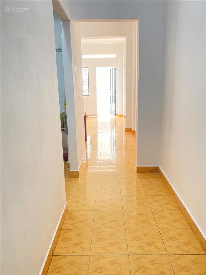 Bán chung cư lầu 3, hẻm 63 gò dầu , 58m2 có thang máy, ko phí quản lý , giá 2.67 tỷ bớt lộc