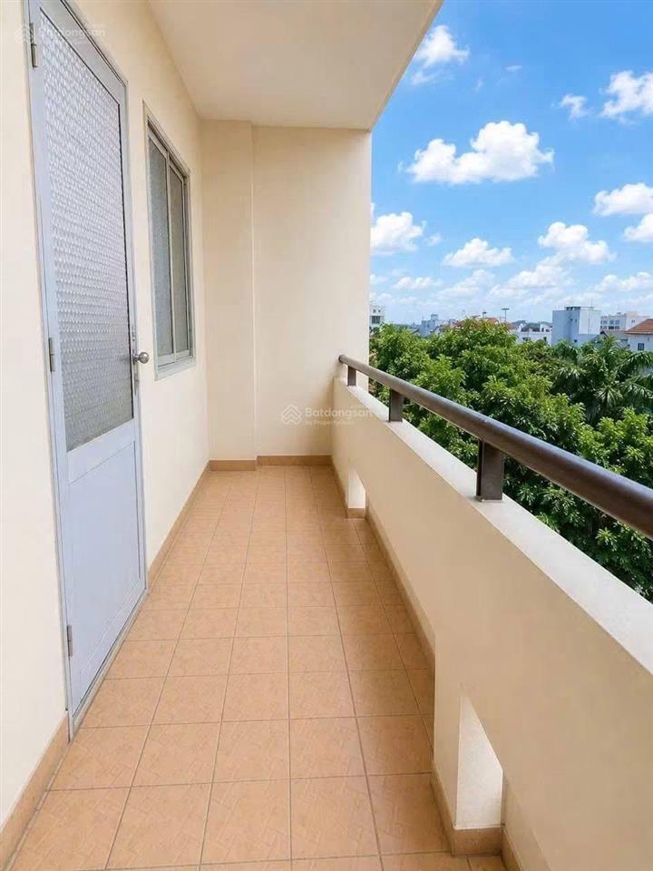 Bán chung cư lầu 3, hẻm 63 gò dầu , 58m2 có thang máy, ko phí quản lý , giá 2.67 tỷ bớt lộc