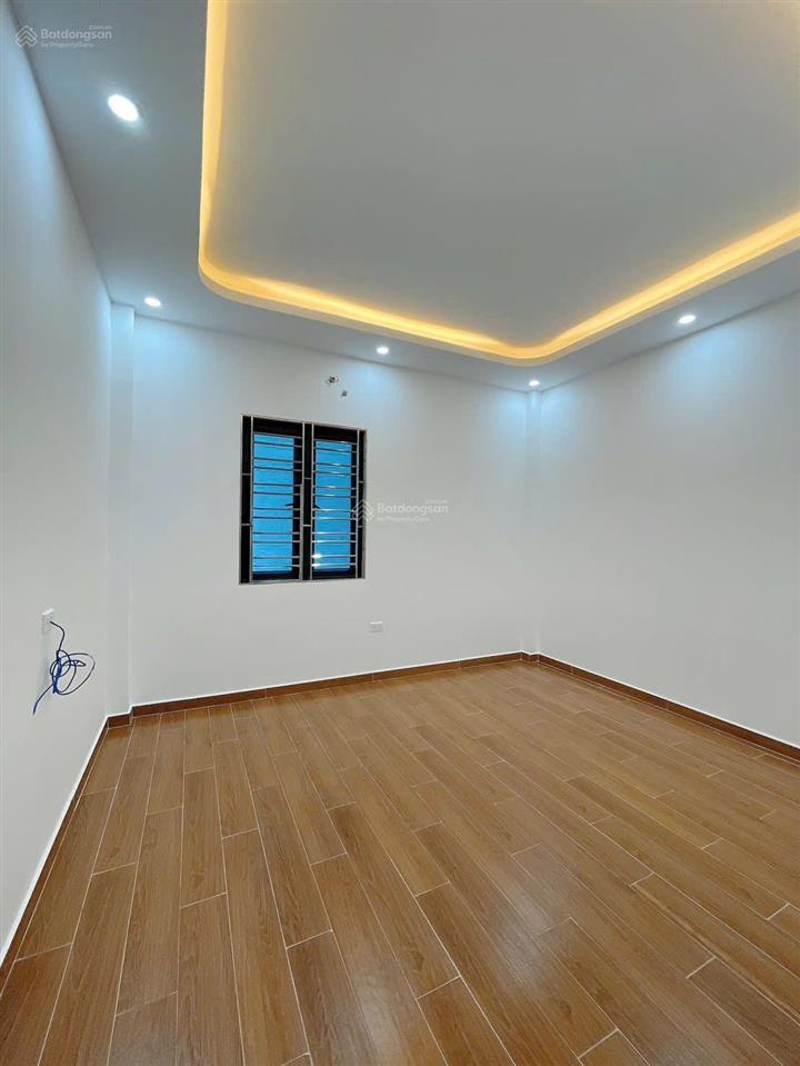 Bán nhà xây độc lập sân cổng riêng, cách big c 300m
vị trí ngay tuyến 2 lê hồng phong