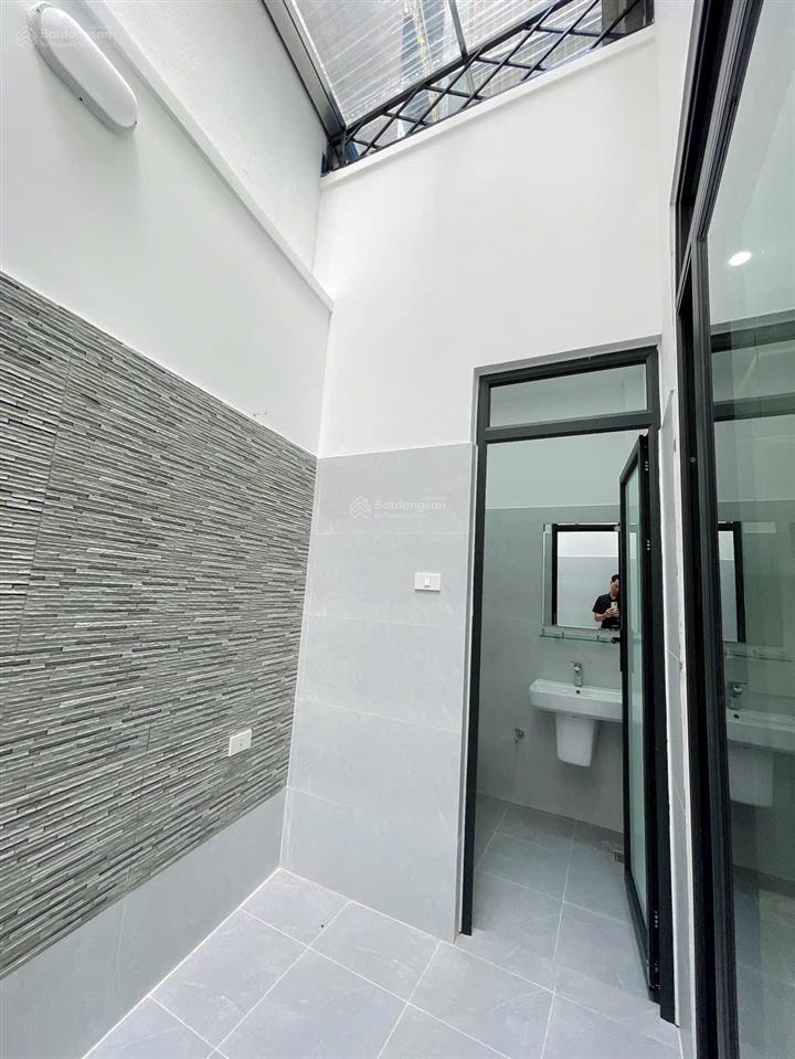 Bán nhà xây độc lập sân cổng riêng, cách big c 300m
vị trí ngay tuyến 2 lê hồng phong