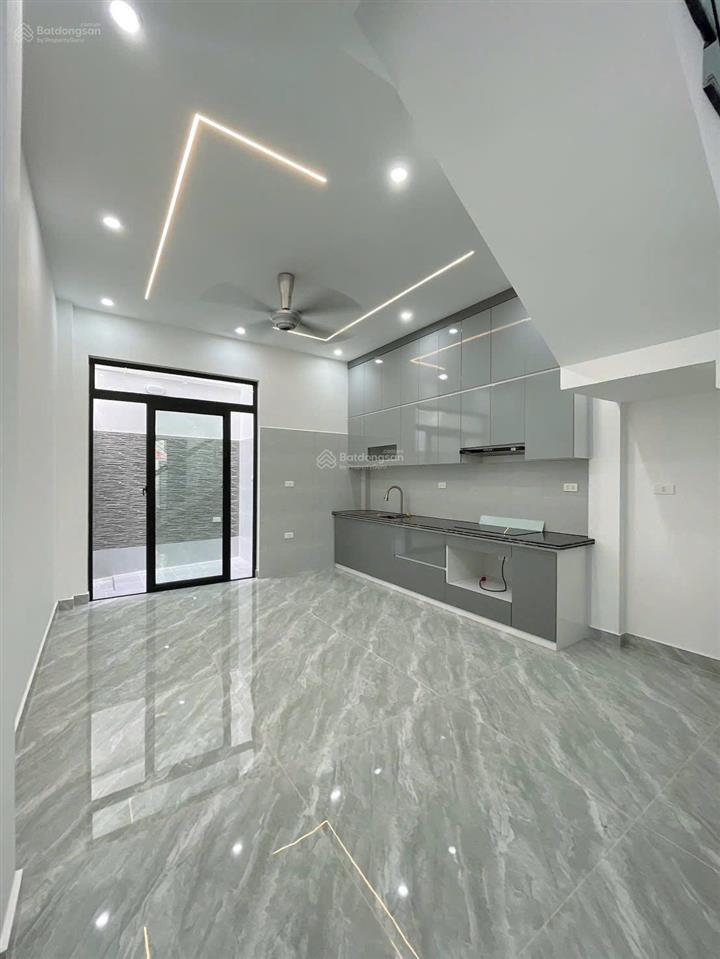 Bán nhà xây độc lập sân cổng riêng, cách big c 300m
vị trí ngay tuyến 2 lê hồng phong