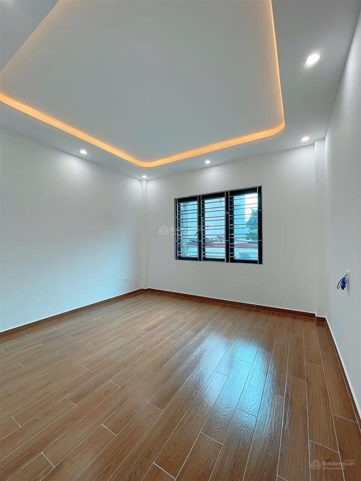 Bán nhà xây độc lập sân cổng riêng, cách big c 300m
vị trí ngay tuyến 2 lê hồng phong