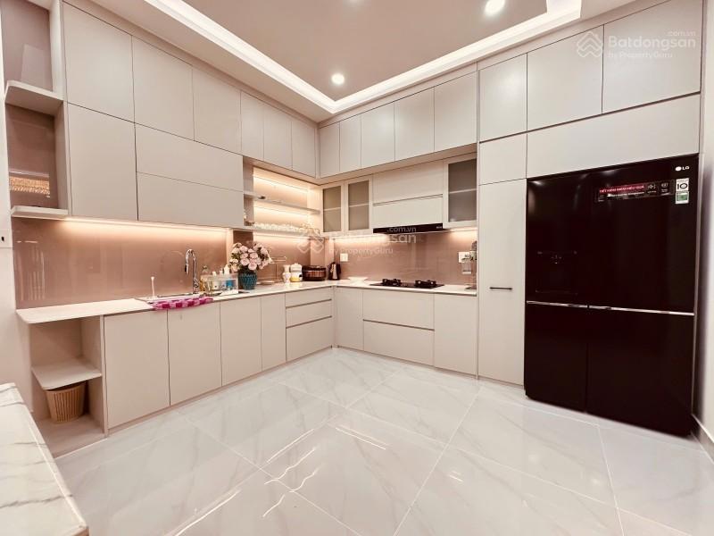 "hiếm" nhà 5 tầng diện tích 60m2, hẻm xe hơi, gần phạm văn đồng