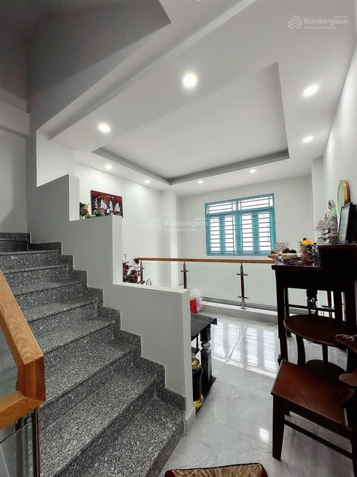 Nhà đẹp 5 tầng, 55m2, hẻm xe hơi, gần hàng xanh, giáp quận 1