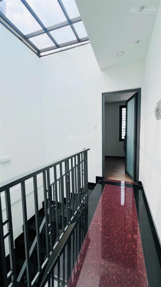 Nhà đẹp 4 tầng, 4 pn, 54m2, hẻm xe hơi, gần hàng xanh, giáp quận 1