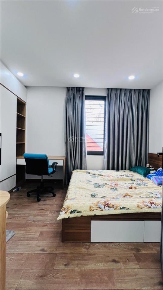 Nhà đẹp 4 tầng, 4 pn, 54m2, hẻm xe hơi, gần hàng xanh, giáp quận 1