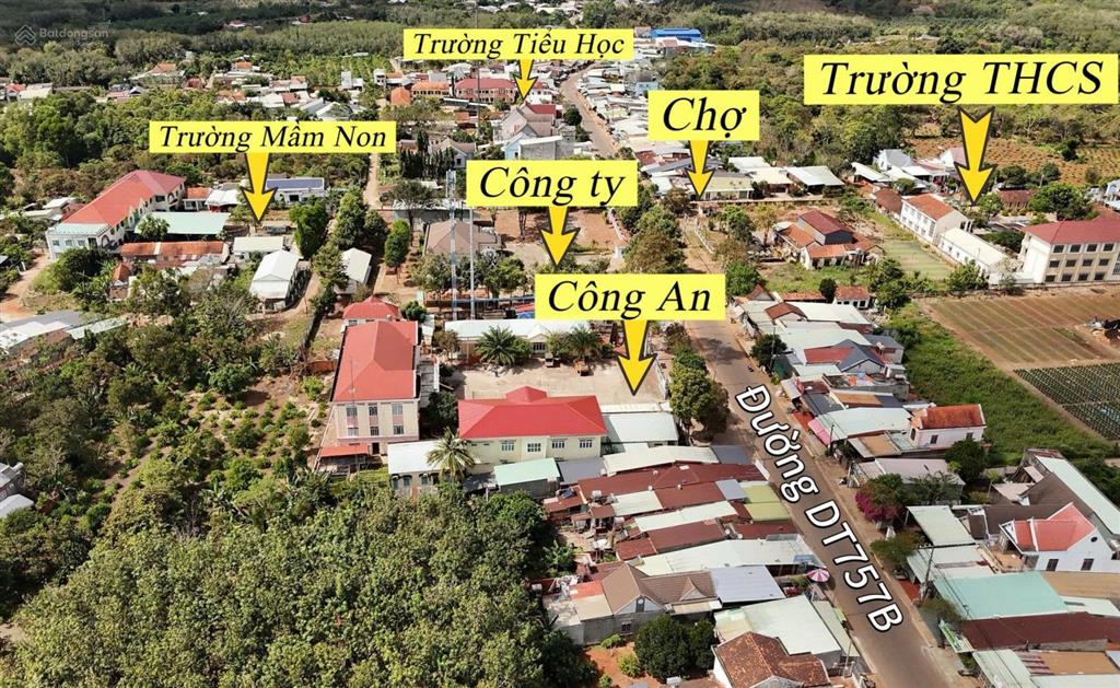 Đất thổ cư, sổ riêng  cách chợ, trường học chỉ 1km  giá chỉ 265tr bao thuế phí